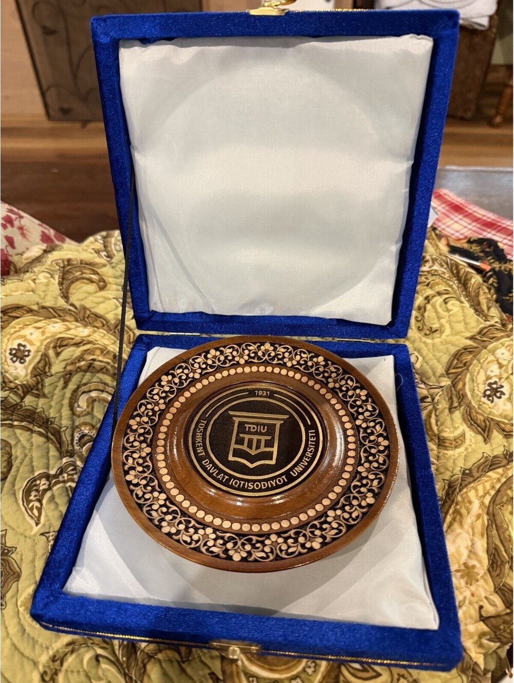 souvenir plate With logo of the Tashkent State University of Economics (TDIU)